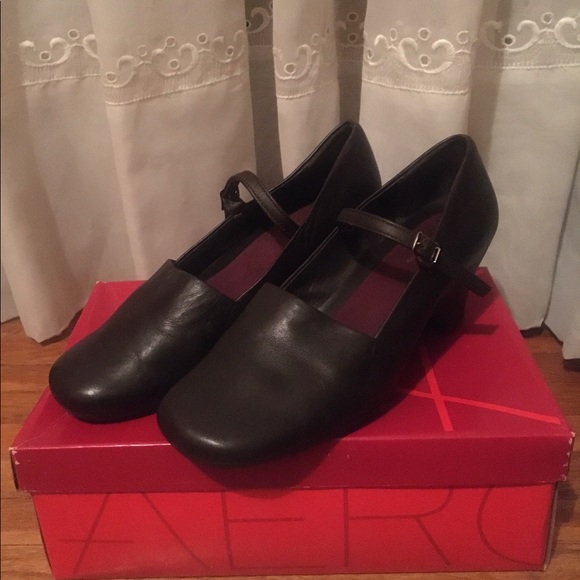 Aerosoles Dark Brown Shoes - Picture 1 of 6